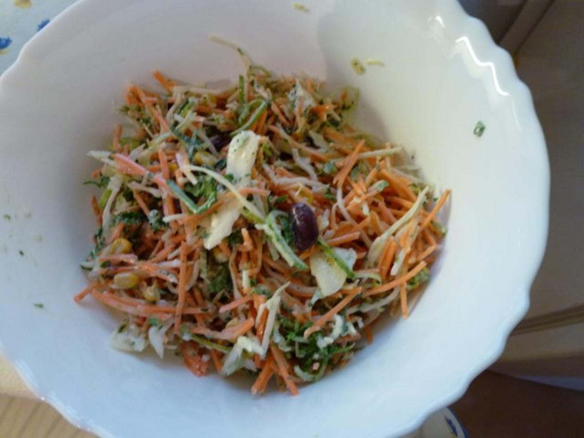 Ein roher Salat (oder auch Restesalat) - Rezept - Bild Nr. 2
