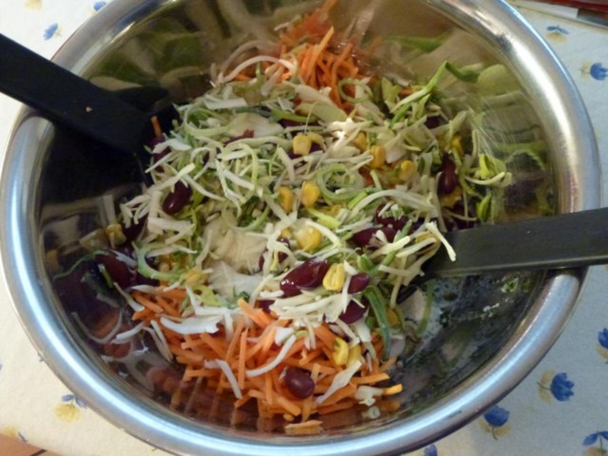 Ein roher Salat (oder auch Restesalat) - Rezept - Bild Nr. 3
