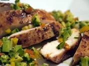 Scharfe Hähnchenbrust mit Avocadosalsa - Rezept