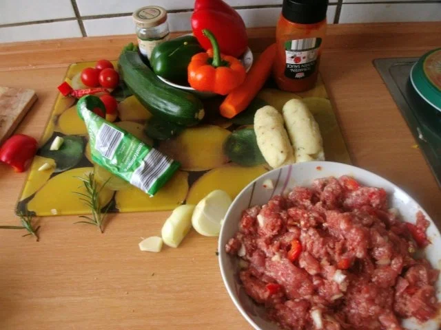 Zigeunerhackbällchen mit Kartoffelknödeltaler - Rezept - Bild Nr. 3