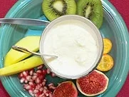 Rezept: Hausgemachtes Ananaseis mit exotischen Früchten Hausgemachtes Ananaseis mit exotischen Früchten - Rezept