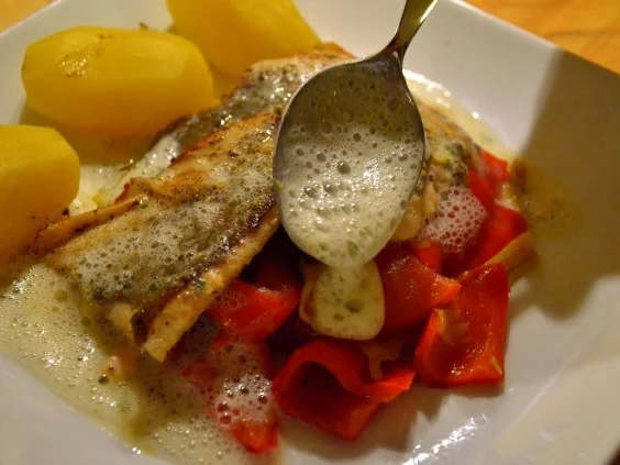 Rezept: Saibling an Kartoffel-Buttermilch-Schaum Saibling an Kartoffel-Buttermilch-Schaum - Rezept