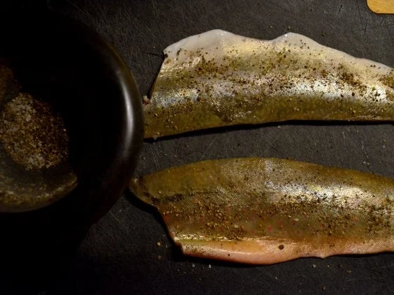 Rezept: Saibling an Kartoffel-Buttermilch-Schaum Bild Nr. 7 Saibling an Kartoffel-Buttermilch-Schaum - Rezept - Bild Nr. 7