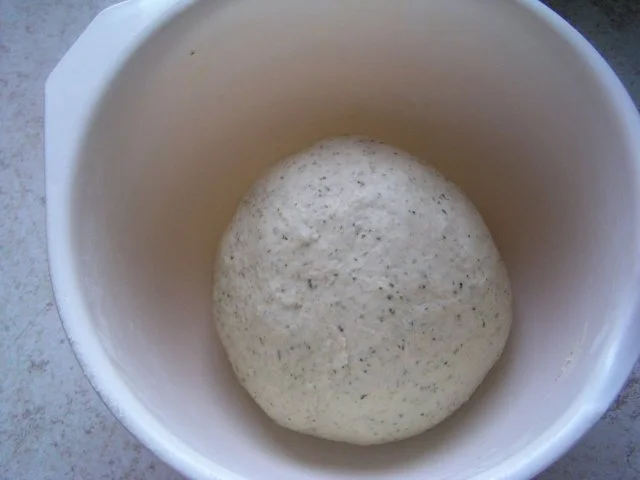 Fladenbrot mit Kräutern und Käse überbacken - Rezept - Bild Nr. 3