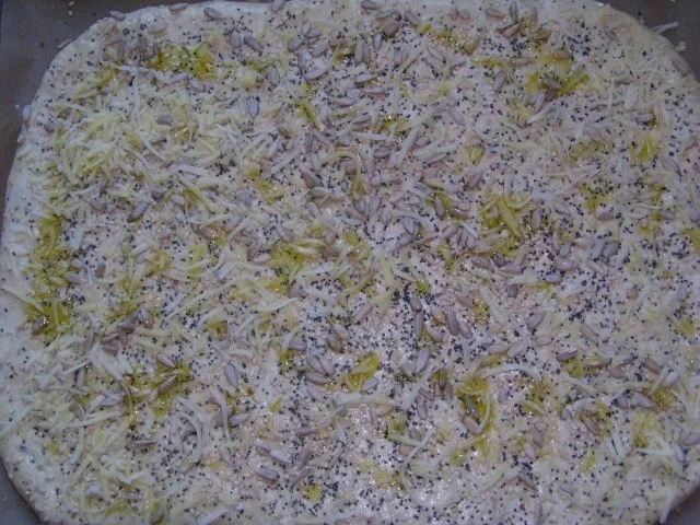 Fladenbrot mit Kräutern und Käse überbacken - Rezept - Bild Nr. 5