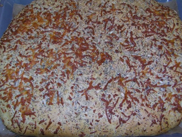 Fladenbrot mit Kräutern und Käse überbacken - Rezept - Bild Nr. 6