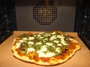 Pizza mit Rucola und Büffelmorzarella - Rezept