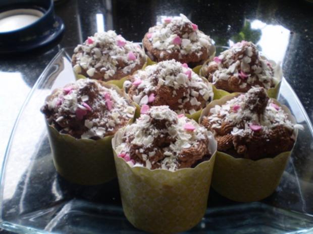 Schokoladige Schokomuffins mit Schoko-Topping! - Rezept - kochbar.de