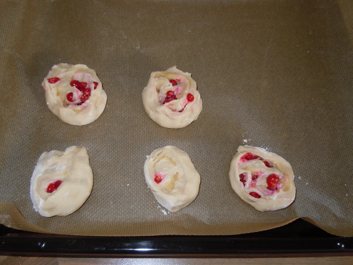 Rezept: Marzipan-Johannisbeer-Schnecken Bild Nr. 476 Marzipan-Johannisbeer-Schnecken - Rezept - Bild Nr. 476