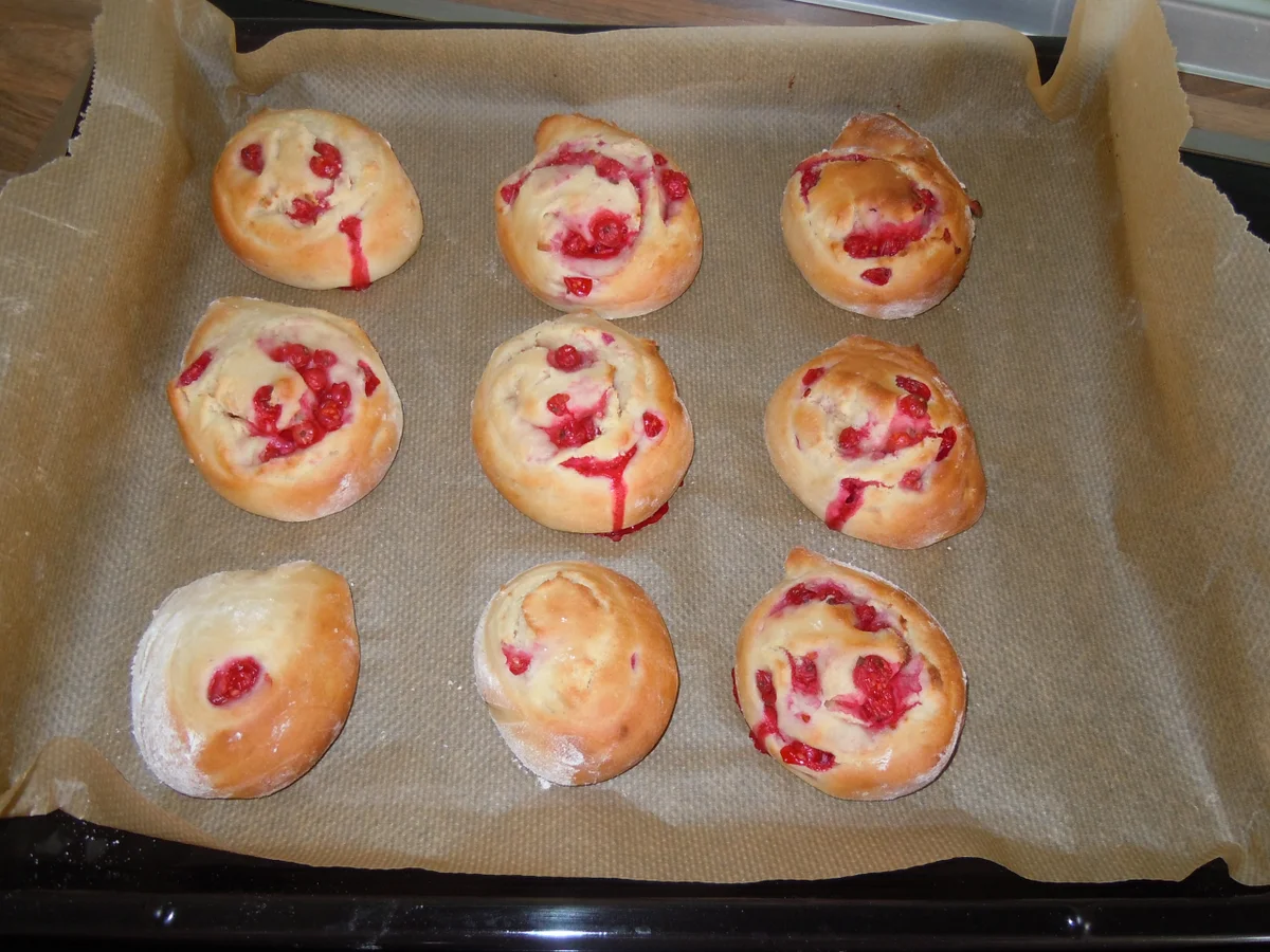 Rezept: Marzipan-Johannisbeer-Schnecken Bild Nr. 479 Marzipan-Johannisbeer-Schnecken - Rezept - Bild Nr. 479