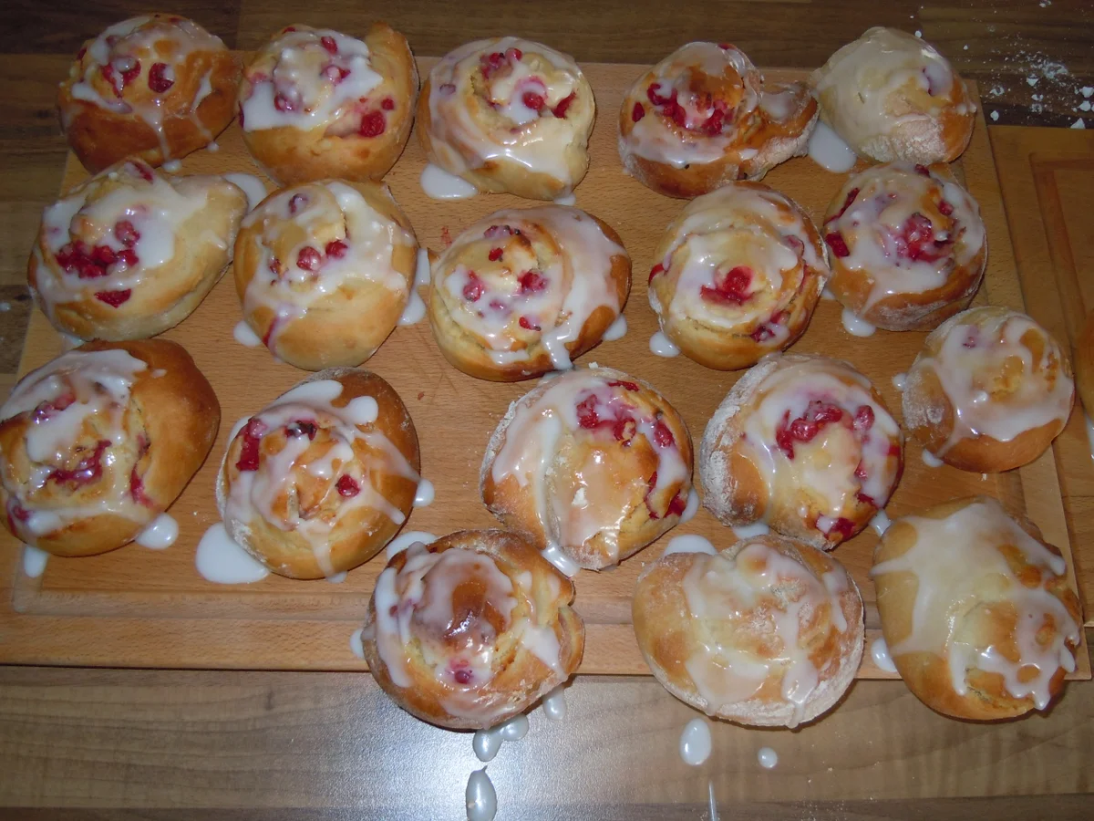 Rezept: Marzipan-Johannisbeer-Schnecken Bild Nr. 480 Marzipan-Johannisbeer-Schnecken - Rezept - Bild Nr. 480