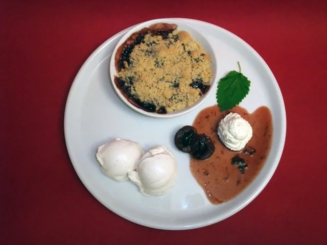 Rezept: Punschpflaumen-Crumble Punschpflaumen-Crumble - Rezept