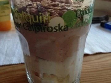 Schichtdessert mit Müsli - Rezept