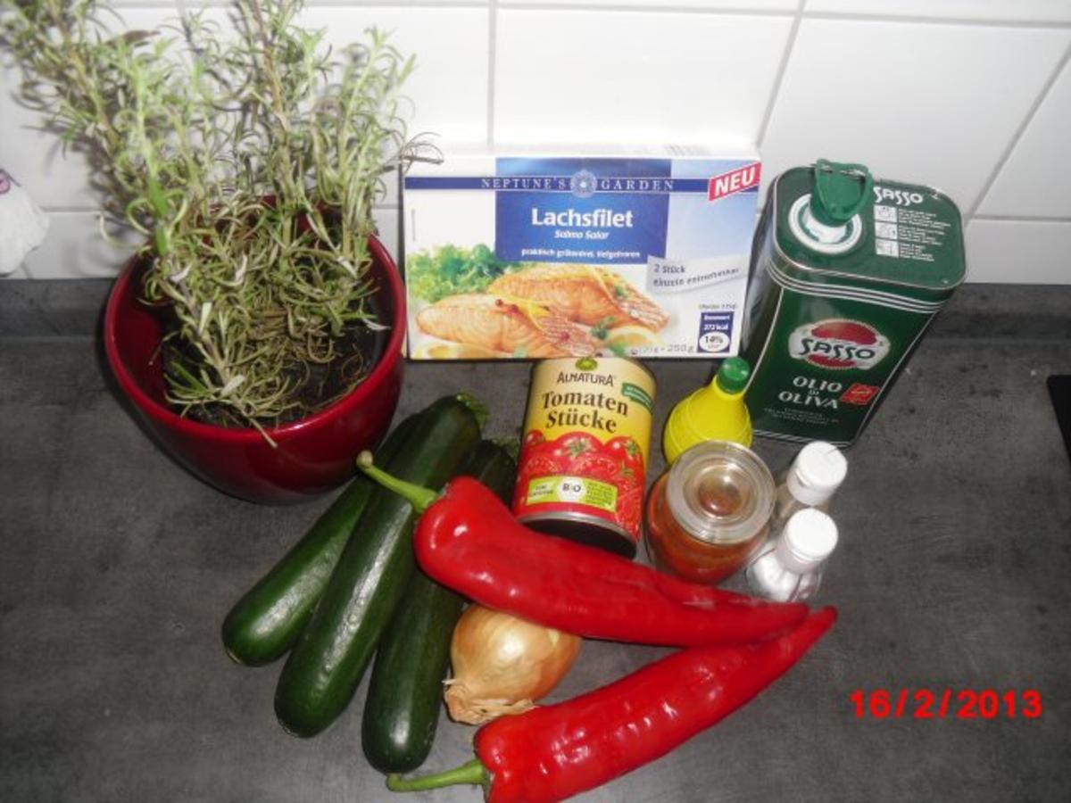 Lachsfilet mit Tomaten-Paprika-Sauce und Zucchini-Nest - Rezept - Bild Nr. 4