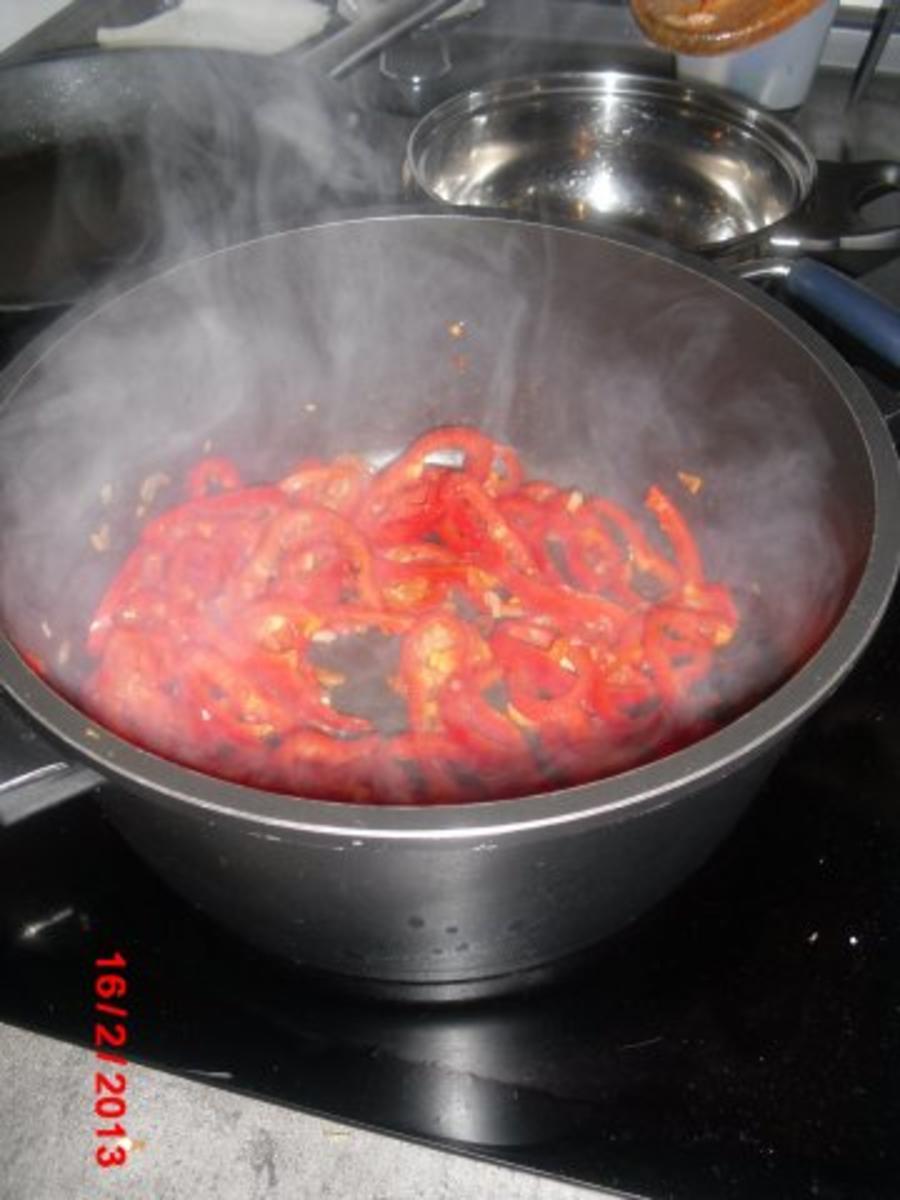 Lachsfilet mit Tomaten-Paprika-Sauce und Zucchini-Nest - Rezept - Bild Nr. 6