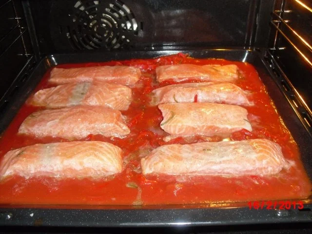 Lachsfilet mit Tomaten-Paprika-Sauce und Zucchini-Nest - Rezept - Bild Nr. 7