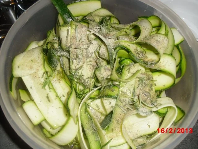 Lachsfilet mit Tomaten-Paprika-Sauce und Zucchini-Nest - Rezept - Bild Nr. 8