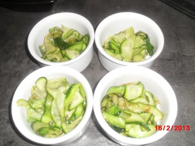 Lachsfilet mit Tomaten-Paprika-Sauce und Zucchini-Nest - Rezept - Bild Nr. 10