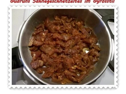 Rezept: Fleisch: Sahnegeschnetzeltes im Gyrosstil Bild Nr. 5 Fleisch: Sahnegeschnetzeltes im Gyrosstil - Rezept - Bild Nr. 5