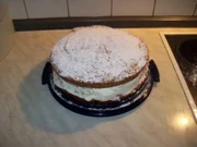 Kirschtorte mit Nußdecke - Rezept