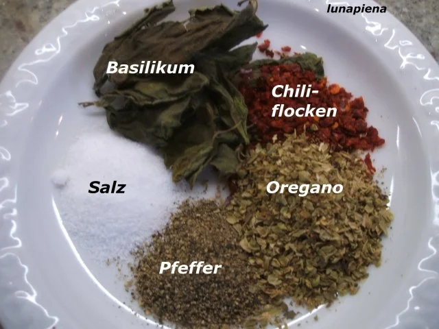 Pikantes Backen: Pizzatörtchen mit Strudelteig - Rezept - Bild Nr. 3