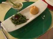 Avocadcreme mit Wildsalat und hausgemachten Kräuterbrötchen (Diana Eichhorn) - Rezept