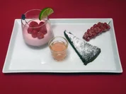Lavendelcreme mit Himbeeren und Schokoladenkuchen - Rezept