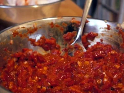 Scharfe Bouletten mit Paprika-Salsa und Parmesankartoffeln - Rezept - Bild Nr. 4