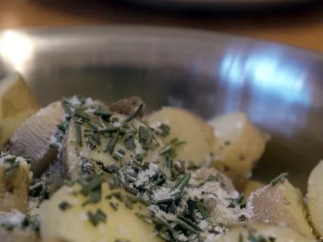 Scharfe Bouletten mit Paprika-Salsa und Parmesankartoffeln - Rezept - Bild Nr. 8