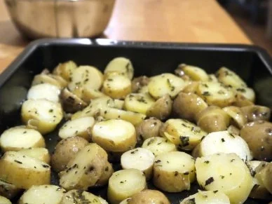 Scharfe Bouletten mit Paprika-Salsa und Parmesankartoffeln - Rezept - Bild Nr. 10