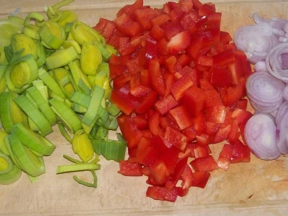 Lachslasagne mit Knusperkruste und cremiger Paprika-Tomatensoße - Rezept - Bild Nr. 3