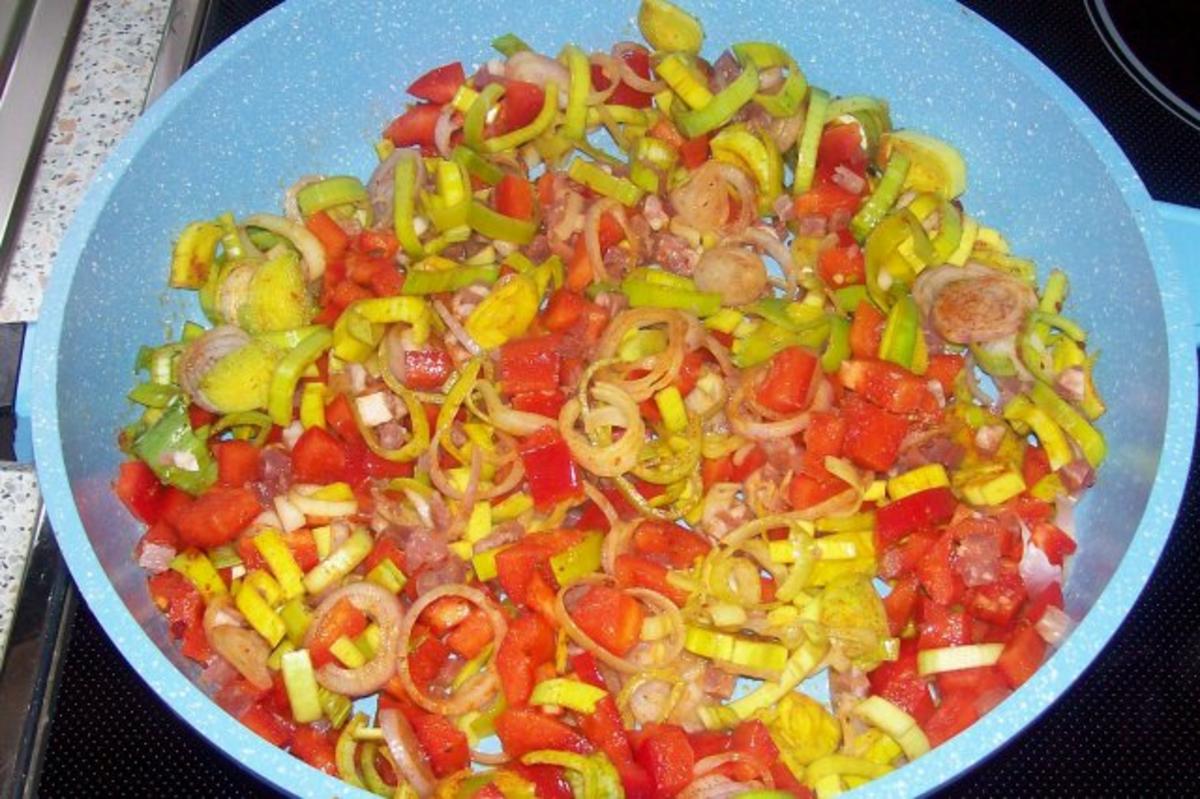 Lachslasagne mit Knusperkruste und cremiger Paprika-Tomatensoße - Rezept - Bild Nr. 4