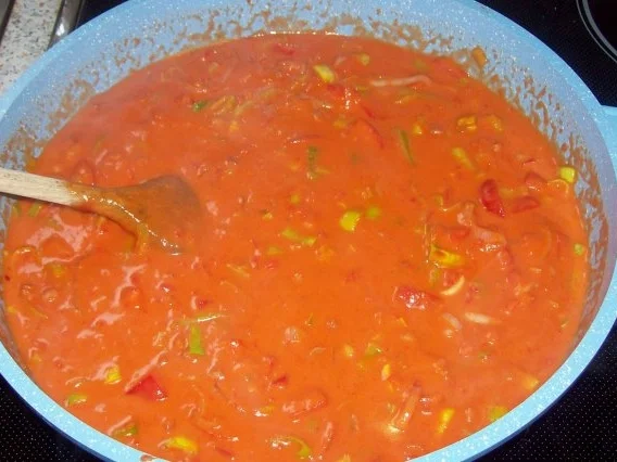 Lachslasagne mit Knusperkruste und cremiger Paprika-Tomatensoße - Rezept - Bild Nr. 5