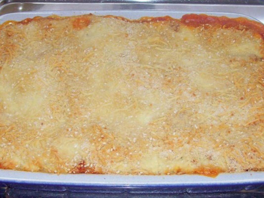 Lachslasagne mit Knusperkruste und cremiger Paprika Tomatensoße ...