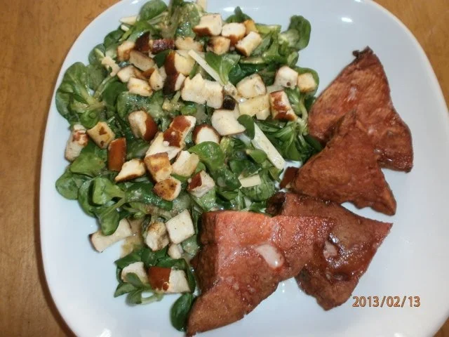 Bayuvarischer Feldsalat mit Edamer - Brez'n-Batzerl und reschem Leberkas! - Rezept