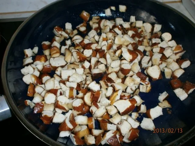 Bayuvarischer Feldsalat mit Edamer - Brez'n-Batzerl und reschem Leberkas! - Rezept - Bild Nr. 4