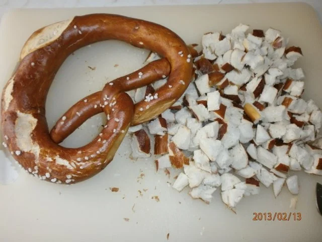 Bayuvarischer Feldsalat mit Edamer - Brez'n-Batzerl und reschem Leberkas! - Rezept - Bild Nr. 3