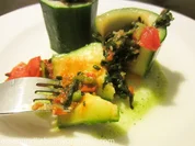 Mediterran gefüllte Zucchini mit Tomate und Spinat - Rezept