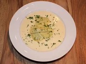 Rezept: Selleriesuppe mit Ravioli Selleriesuppe mit Ravioli - Rezept