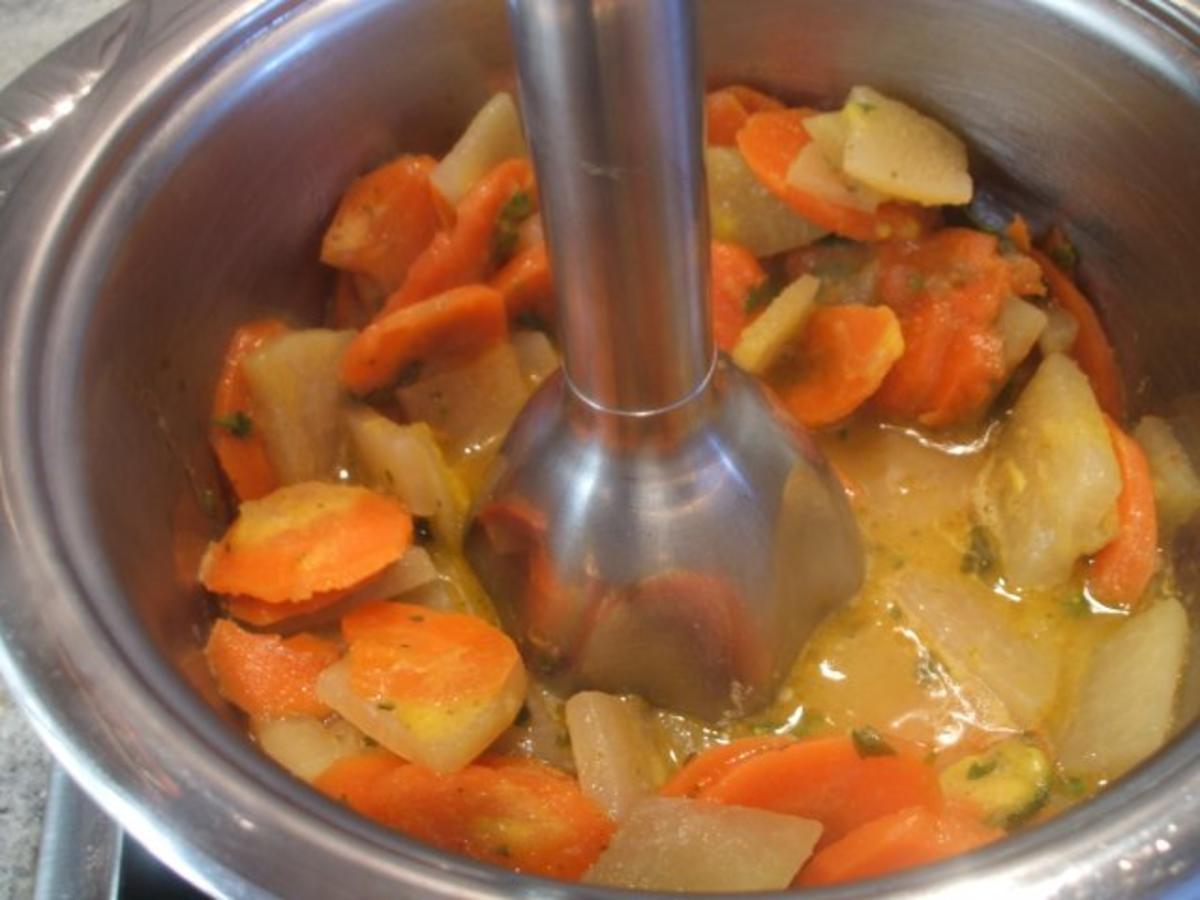 Suppen: Gemüse-Rahm-Süppchen mit Champignons in Ei-Parmesan-Hülle - Rezept - Bild Nr. 3