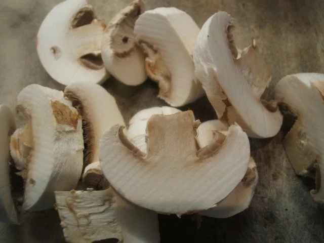 Suppen: Gemüse-Rahm-Süppchen mit Champignons in Ei-Parmesan-Hülle - Rezept - Bild Nr. 6