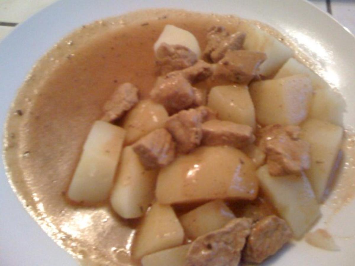 Senf - Gulasch mit Salzkartoffeln - Rezept