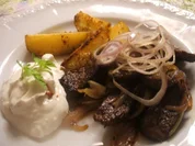 Fleisch: Lamm-Gyros mit würzigem Quarkdip - Rezept