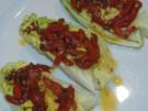 Salatherzen mit heisser Knoblauch-Sardellen-Paprika-Vinaigrette - Rezept