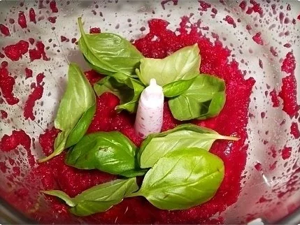 Rezept: Matjes auf Rote Bete Creme Bild Nr. 6 Matjes auf Rote Bete Creme - Rezept - Bild Nr. 6