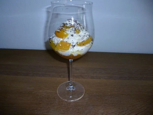 Rezept: Stracciatella-Ricotta-Dessert mit Aprikosen Stracciatella-Ricotta-Dessert mit Aprikosen - Rezept