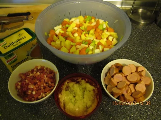 Rezept: feines Kartoffelsüppchen mit Einlage Bild Nr. 3 feines Kartoffelsüppchen mit Einlage - Rezept - Bild Nr. 3