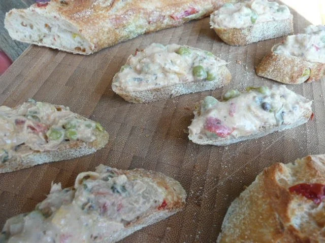 BRUSCETTA / THUNFISCH-ERBSEN - Rezept