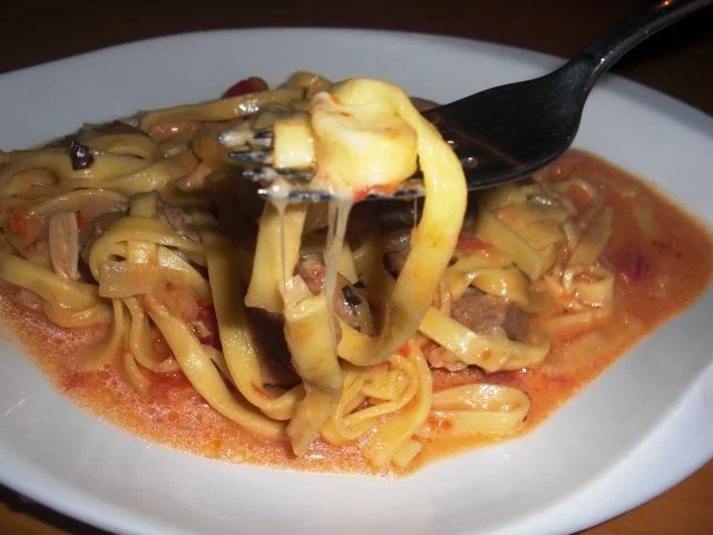 Rezept: Bratwurst mit Tagliatelle in Tomaten-Ingwer-Sahnesauce Bild Nr. 4 Bratwurst mit Tagliatelle in Tomaten-Ingwer-Sahnesauce - Rezept - Bild Nr. 4