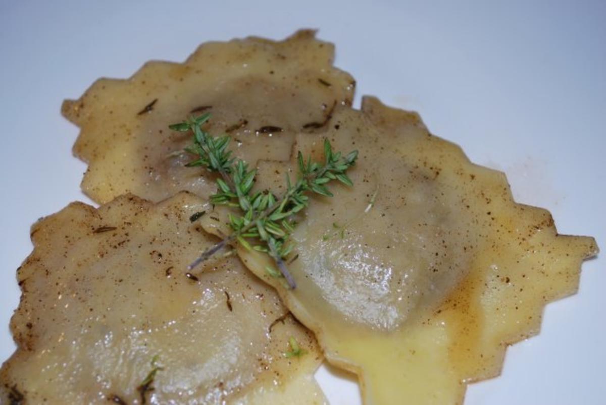 Steinpilzravioli in Thymianbutter - Rezept - kochbar.de